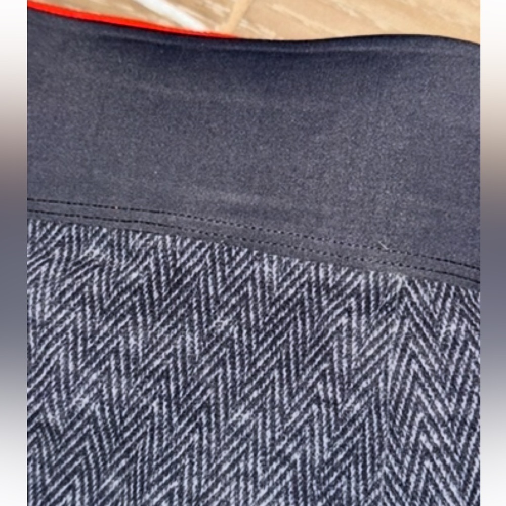 Men’s lululemon “THE SHORT” herringbone pattern lined swim shorts size 30 - Picture 12 of 13